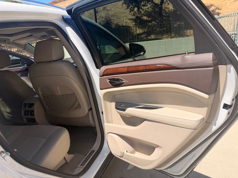 Used 2013 Cadillac SRX Premium FWD image 17