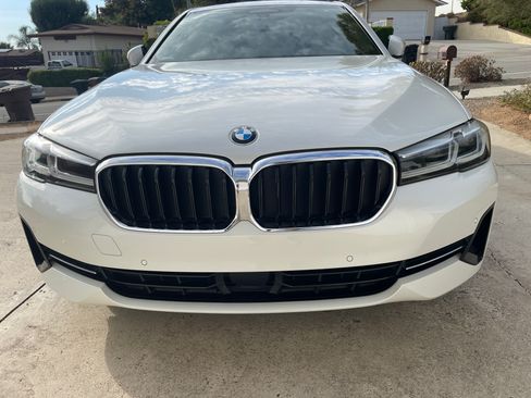 Used 2021 BMW 530e w/ Premium Package image 2