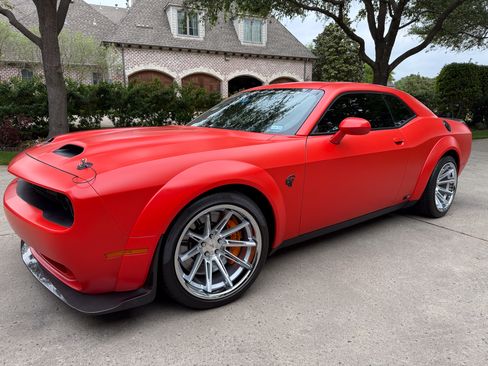 Used 2022 Dodge Challenger SRT Hellcat image 1