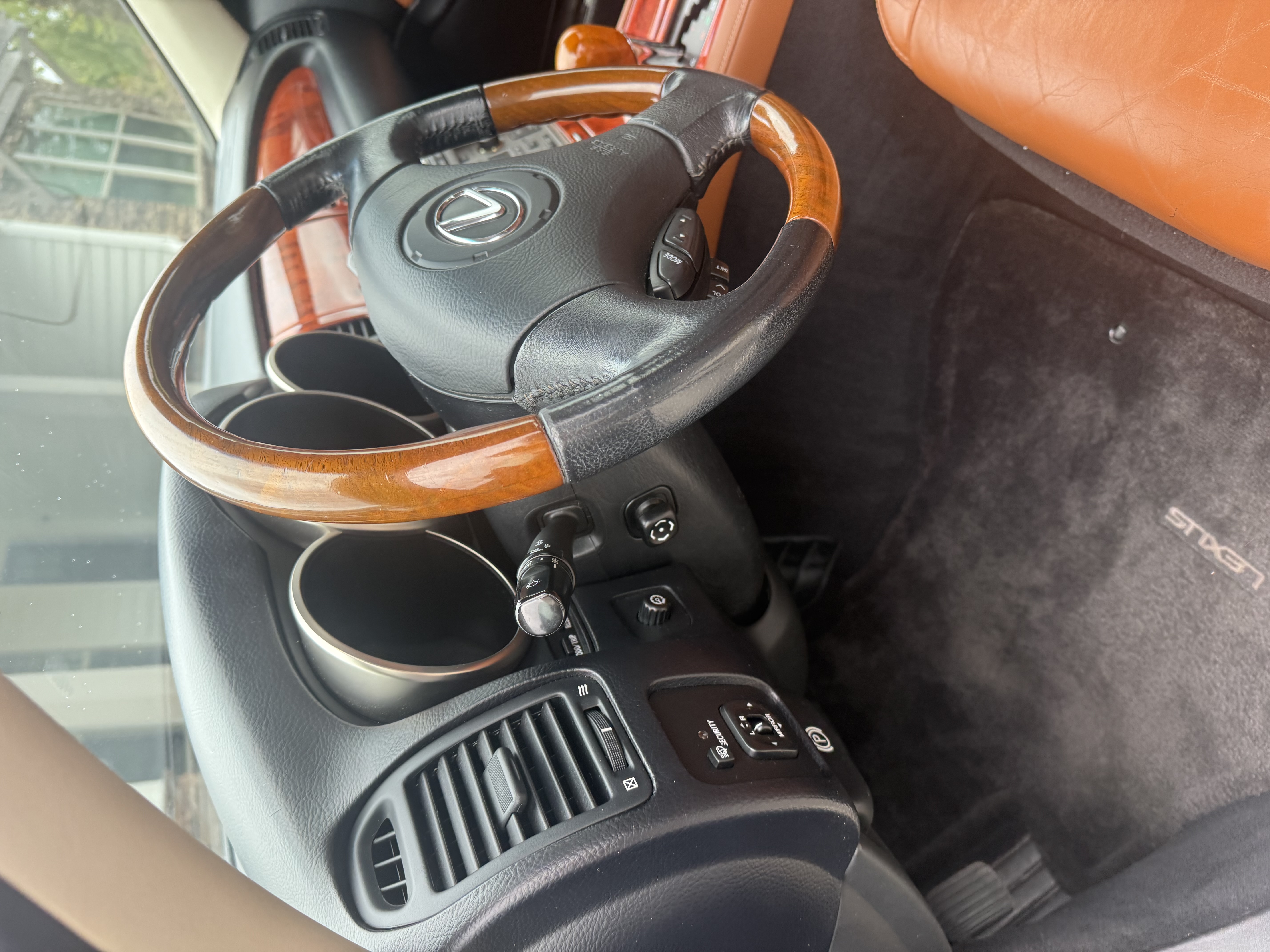 Used 2002 Lexus SC 430 Convertible RWD image 6