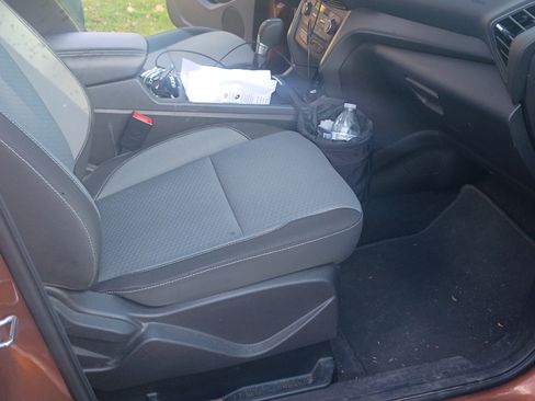 Used 2017 Ford Escape SE image 5