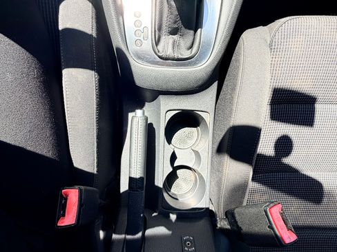 Used 2014 Volkswagen Golf 4-Door FWD image 12