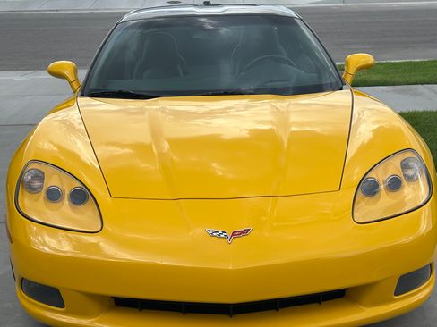 Used 2005 Chevrolet Corvette Coupe w/ Preferred Equipment Group image 4