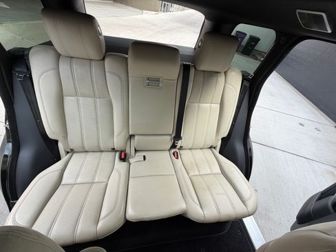 Used 2017 Land Rover Range Rover HSE image 16