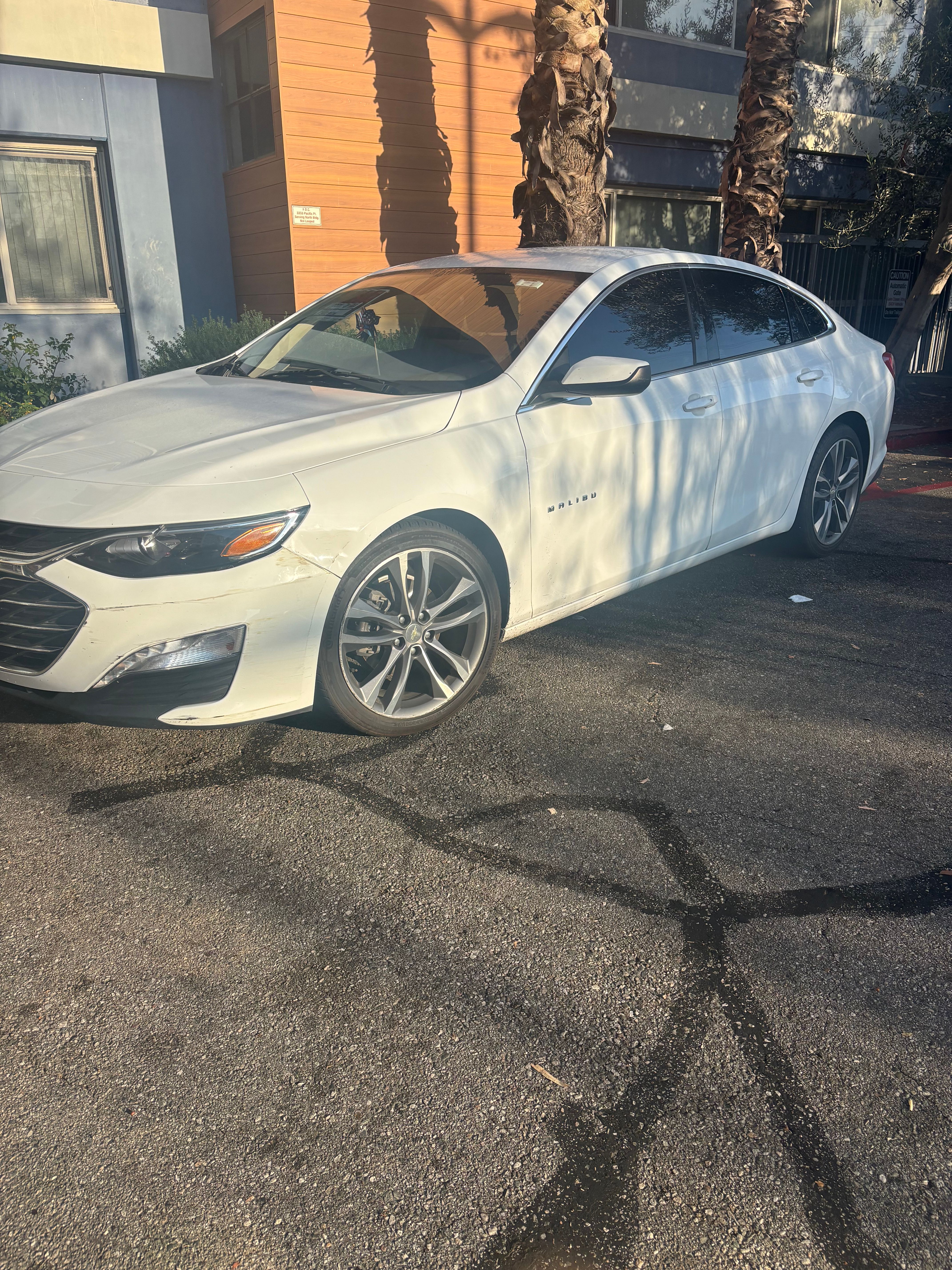 Used 2021 Chevrolet Malibu LT FWD image 1