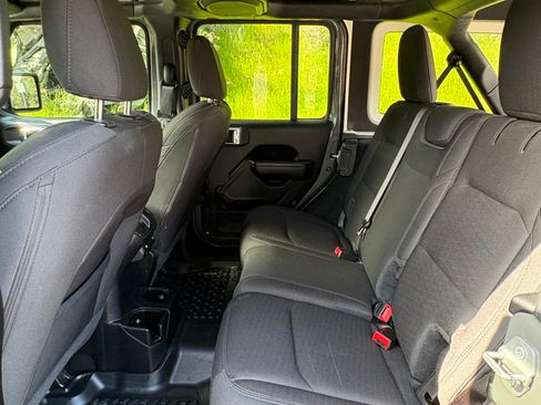 Used 2020 Jeep Wrangler Unlimited Sport image 5