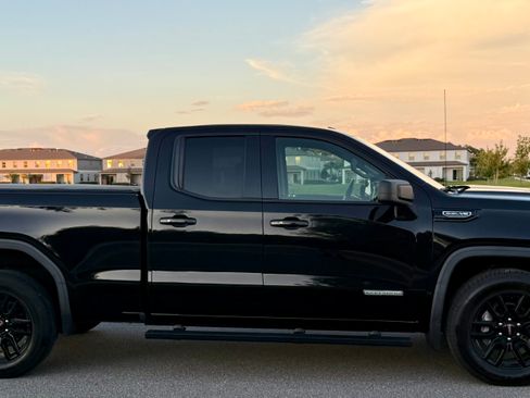 Used 2022 GMC Sierra 1500 Elevation RWD image 2