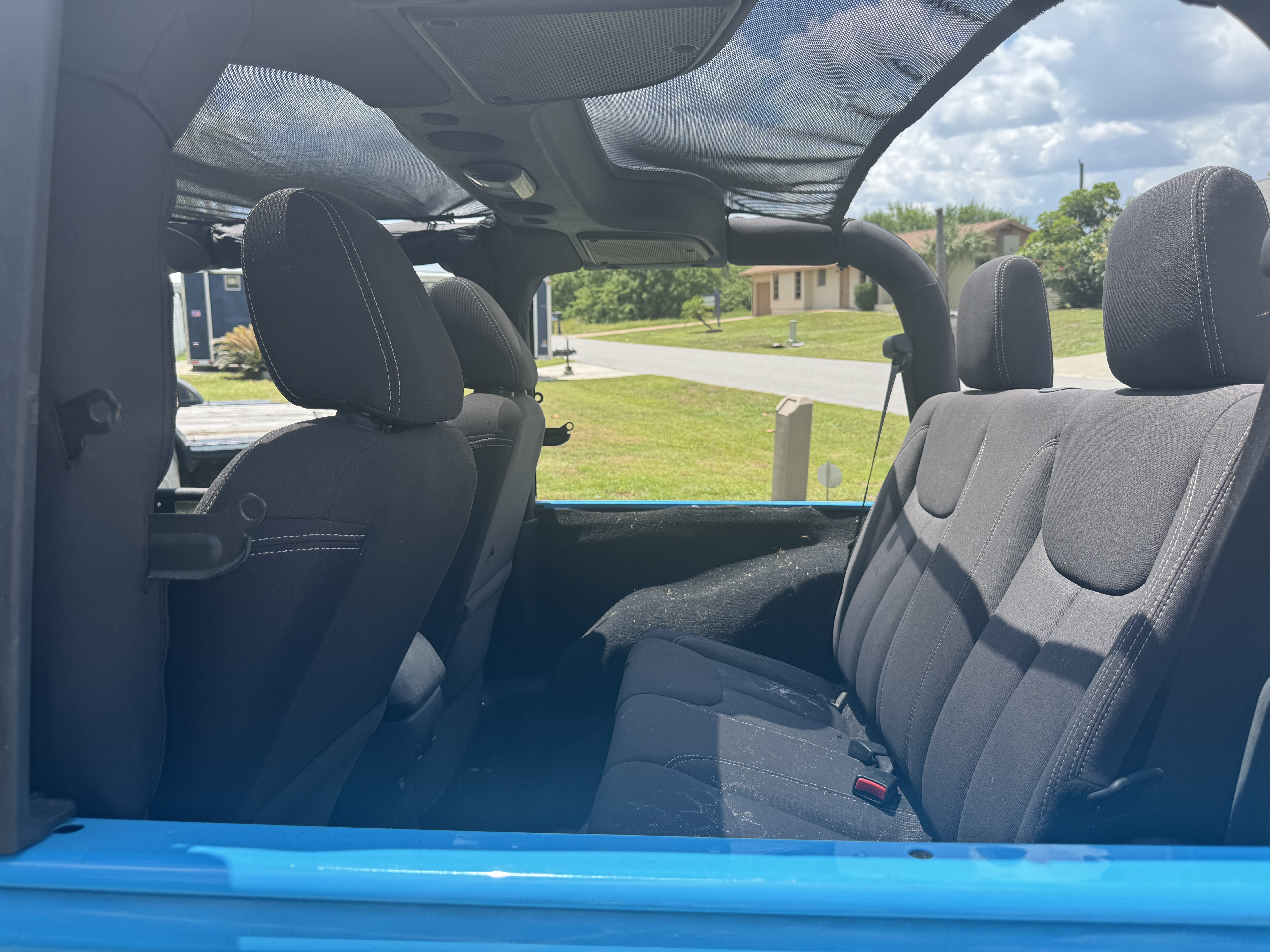 Used 2017 Jeep Wrangler Sahara w/ Connectivity Group AWD/4WD image 13
