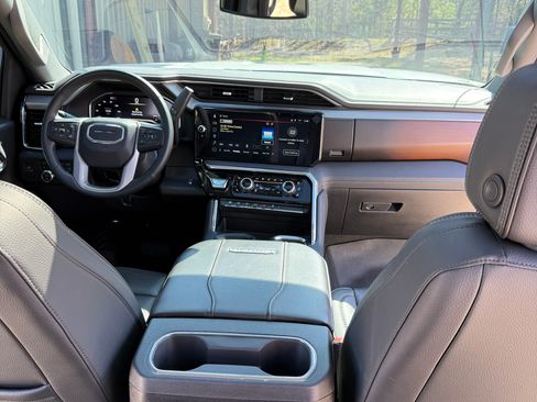 Used 2024 GMC Sierra 3500 Denali image 11