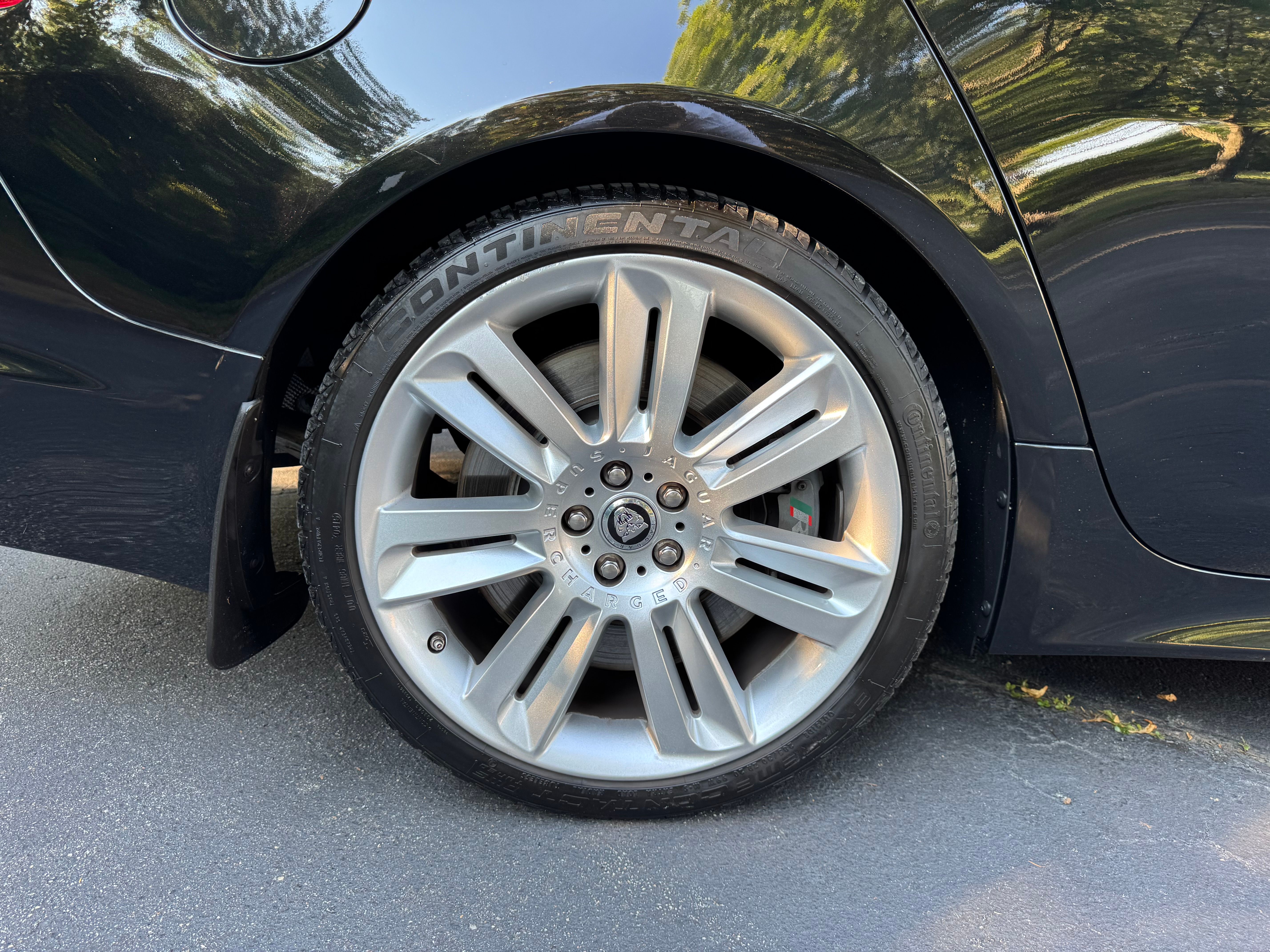 Used 2010 Jaguar XF R RWD image 17