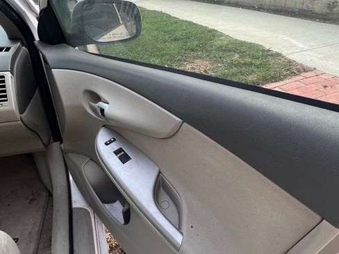 Used 2010 Toyota Corolla image 10