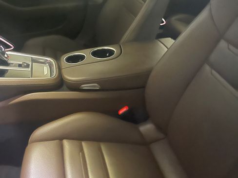 Used 2018 Porsche Panamera image 6