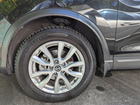 Used 2021 Nissan Rogue Sport SV w/ Technology Package image 6