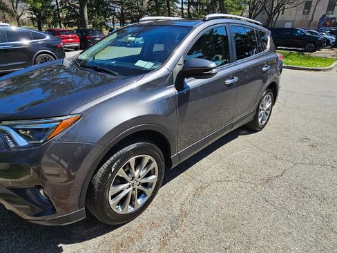 Used 2018 Toyota RAV4 Limited image 6