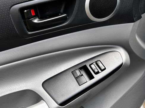 Used 2015 Toyota Tacoma 4x4 Access Cab V6 w/ TRD Off-Road Package image 15