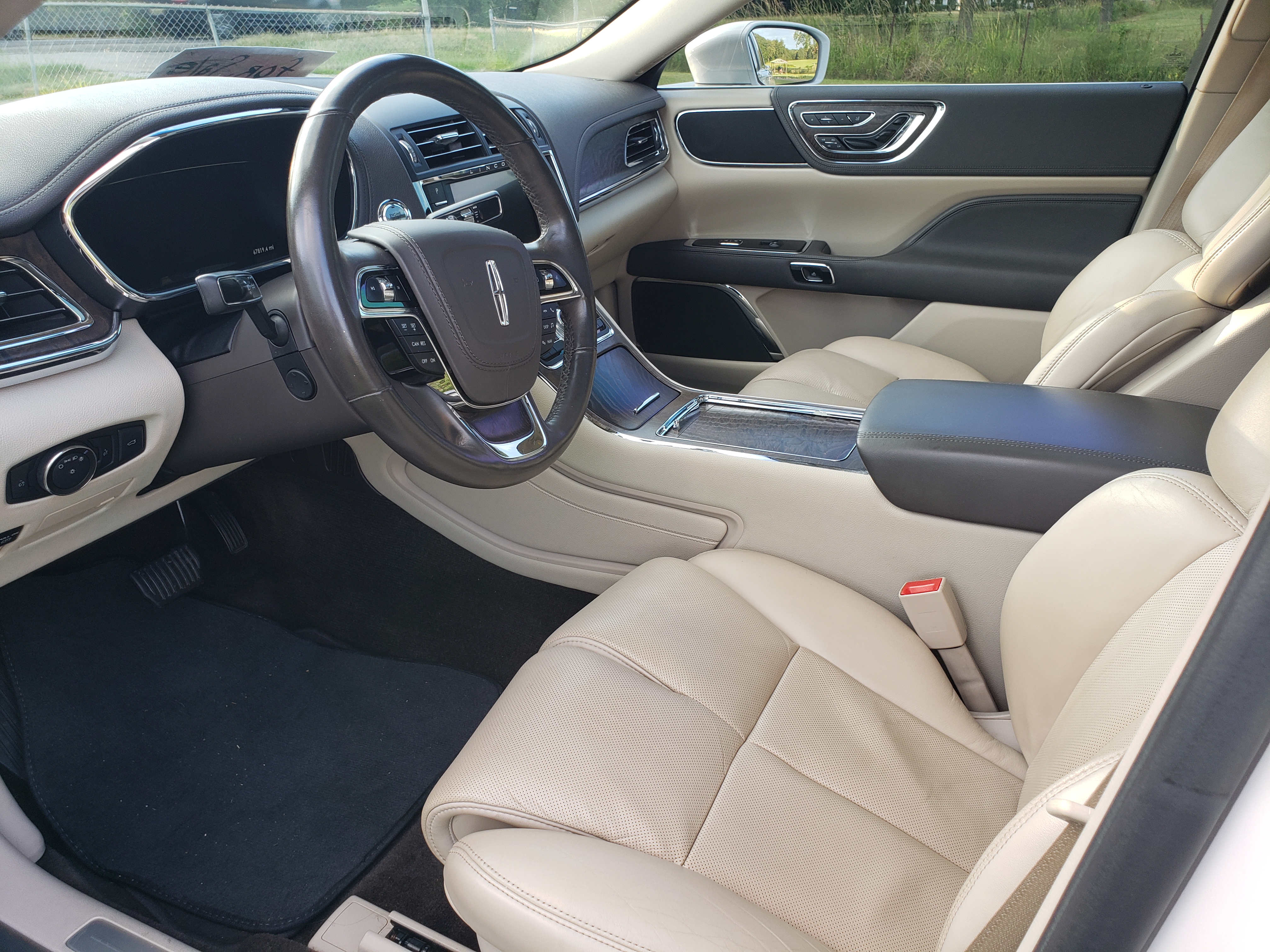 Used 2017 Lincoln Continental Reserve w/ Climate Package FWD image 4