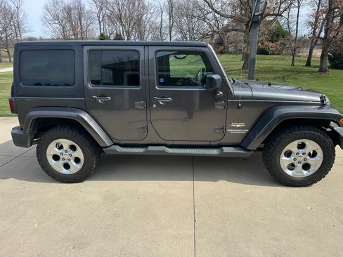 Used 2014 Jeep Wrangler Unlimited Sahara w/ Connectivity Group image 9