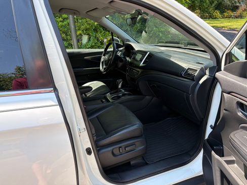 Used 2017 Honda Ridgeline RTL image 19