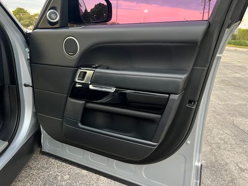 Used 2014 Land Rover Range Rover HSE image 10