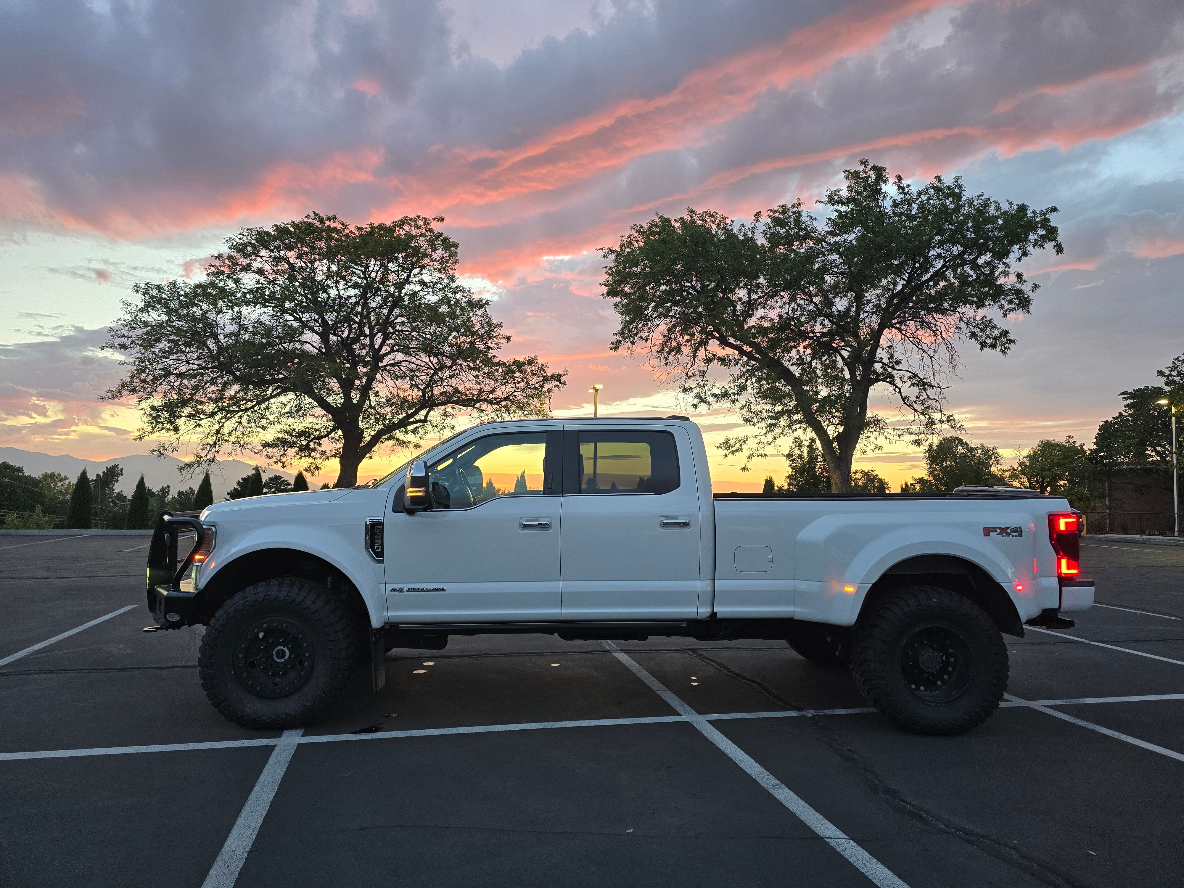 Used 2020 Ford F450 Platinum w/ FX4 Off-Road Package AWD/4WD image 19