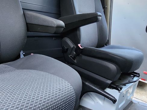 Used 2012 Mercedes-Benz Sprinter 2500 image 12