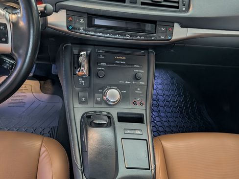 Used 2013 Lexus CT 200h image 9