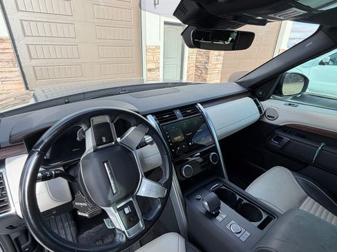 Used 2021 Land Rover Discovery S R-Dynamic image 12