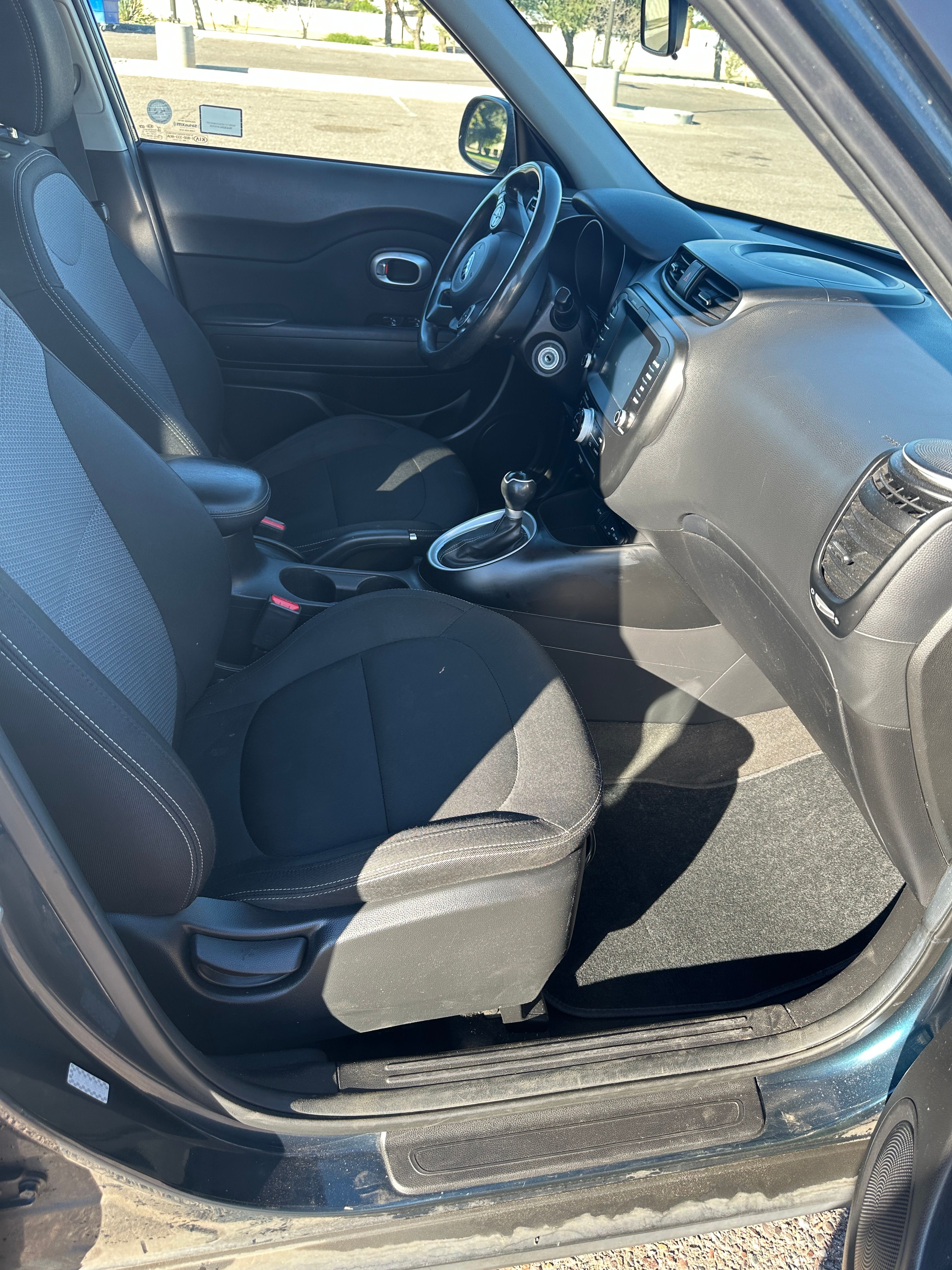 Used 2018 Kia Soul + FWD image 13