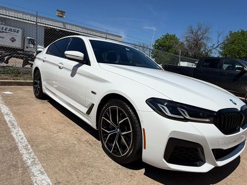 Used 2022 BMW 530e w/ M Sport Package image 2