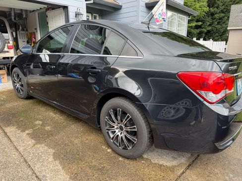 Used 2013 Chevrolet Cruze LT w/ RS Package FWD image 4