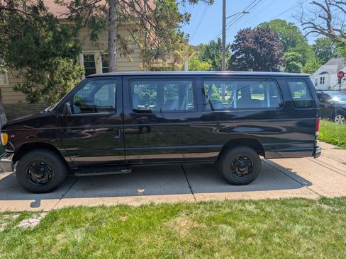 Used 2000 Ford E-350 and Econoline 350 Club Wagon RWD image 4