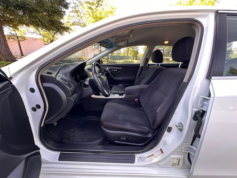 Used 2013 Nissan Altima 2.5 SV image 16