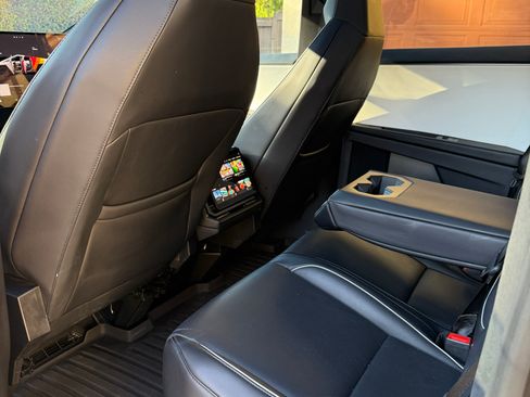 Used 2024 Tesla Cybertruck AWD Crew Cab image 10