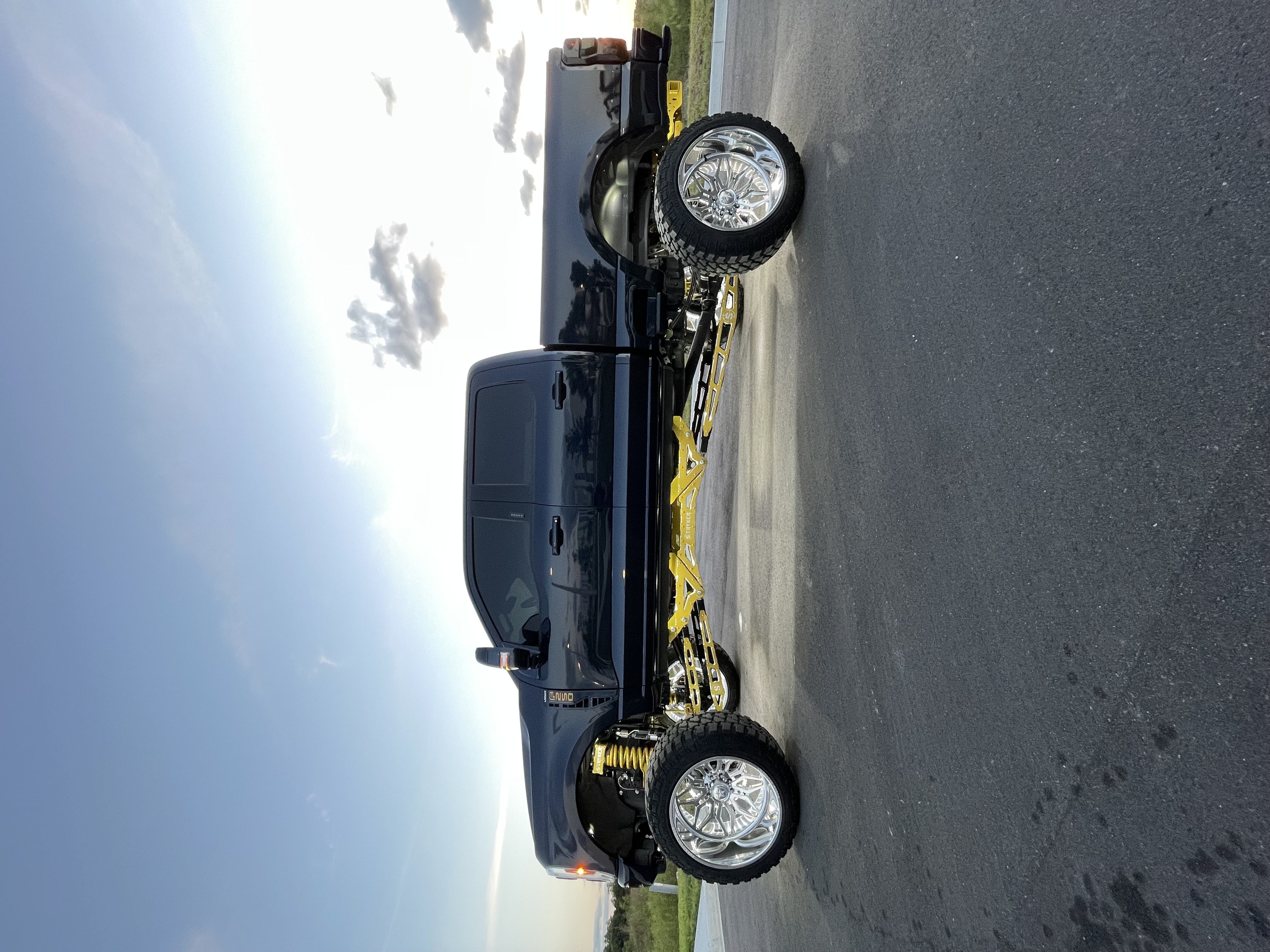 Used 2023 Ford F250 Lariat w/ Sport Appearance Package AWD/4WD image 12