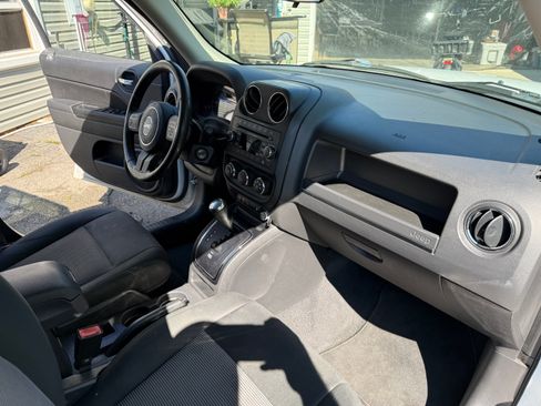Used 2012 Jeep Patriot Latitude FWD image 5