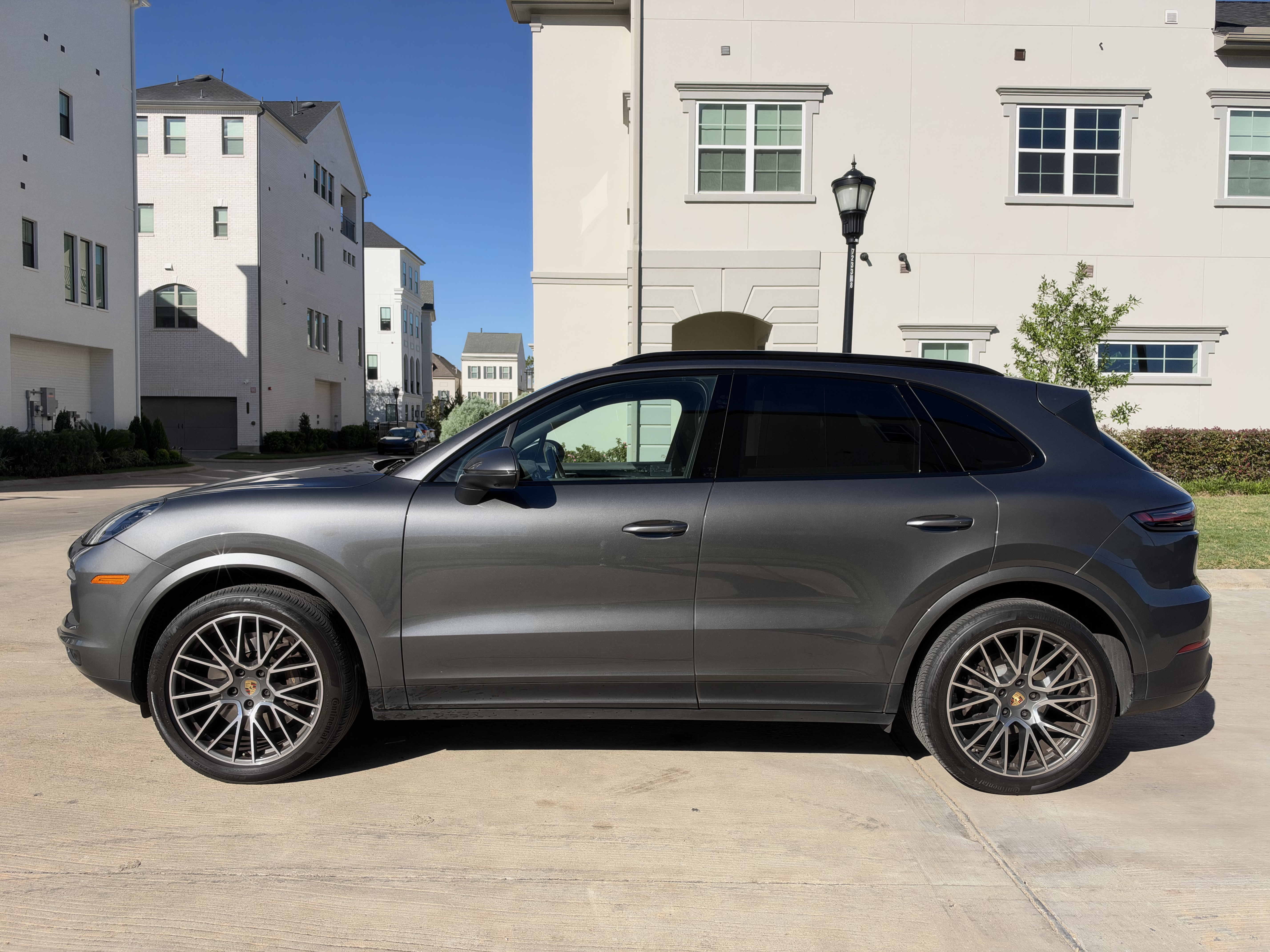 Used 2022 Porsche Cayenne AWD/4WD image 14