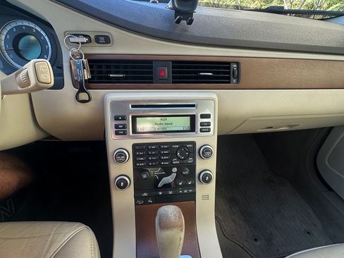Used 2009 Volvo XC70 3.2 image 8