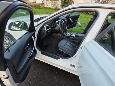 Used 2017 BMW 320i xDrive 320i xDrive Sedan 4D image 16