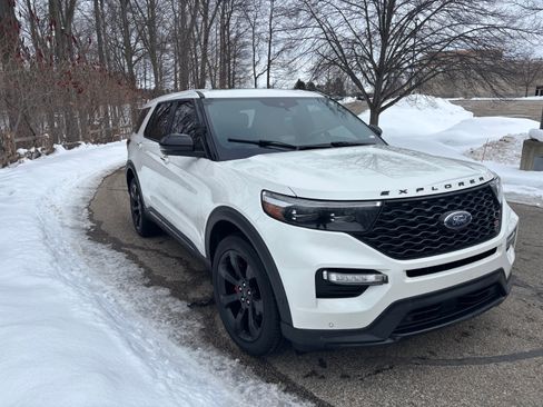 Used 2022 Ford Explorer ST w/ Equipment Group 401A image 4