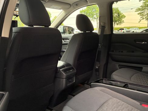 Used 2022 Nissan Pathfinder SV w/ SV Premium Package AWD/4WD image 4