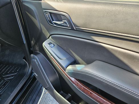 Used 2020 GMC Yukon XL SLT image 28