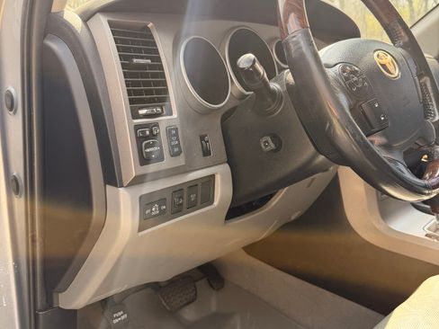 Used 2011 Toyota Tundra Limited w/ Platinum Pkg image 22