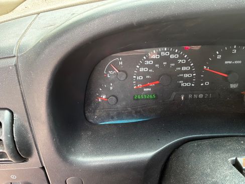 Used 2003 Ford F250 XLT RWD image 12