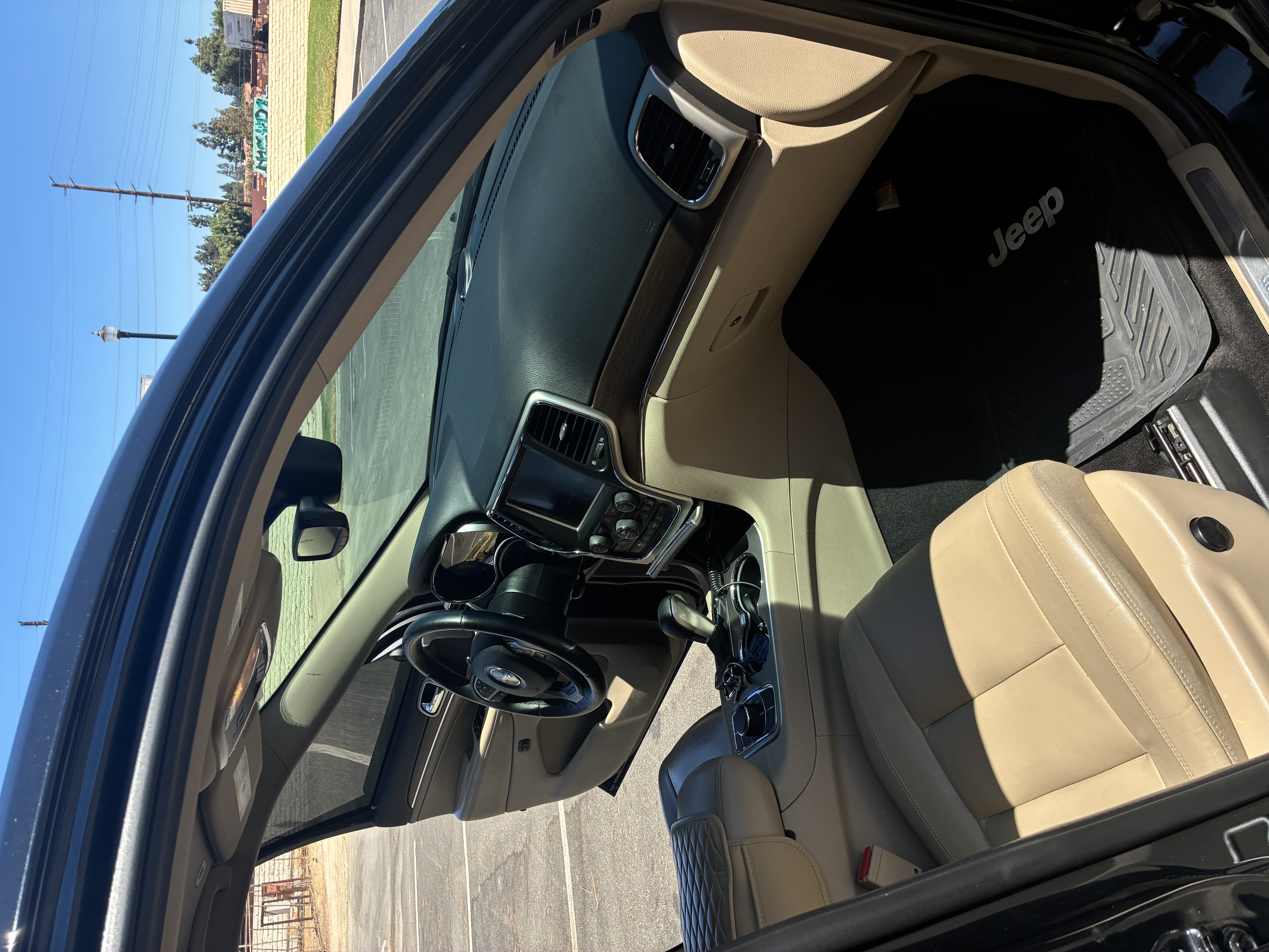 Used 2017 Jeep Grand Cherokee Limited AWD/4WD image 9