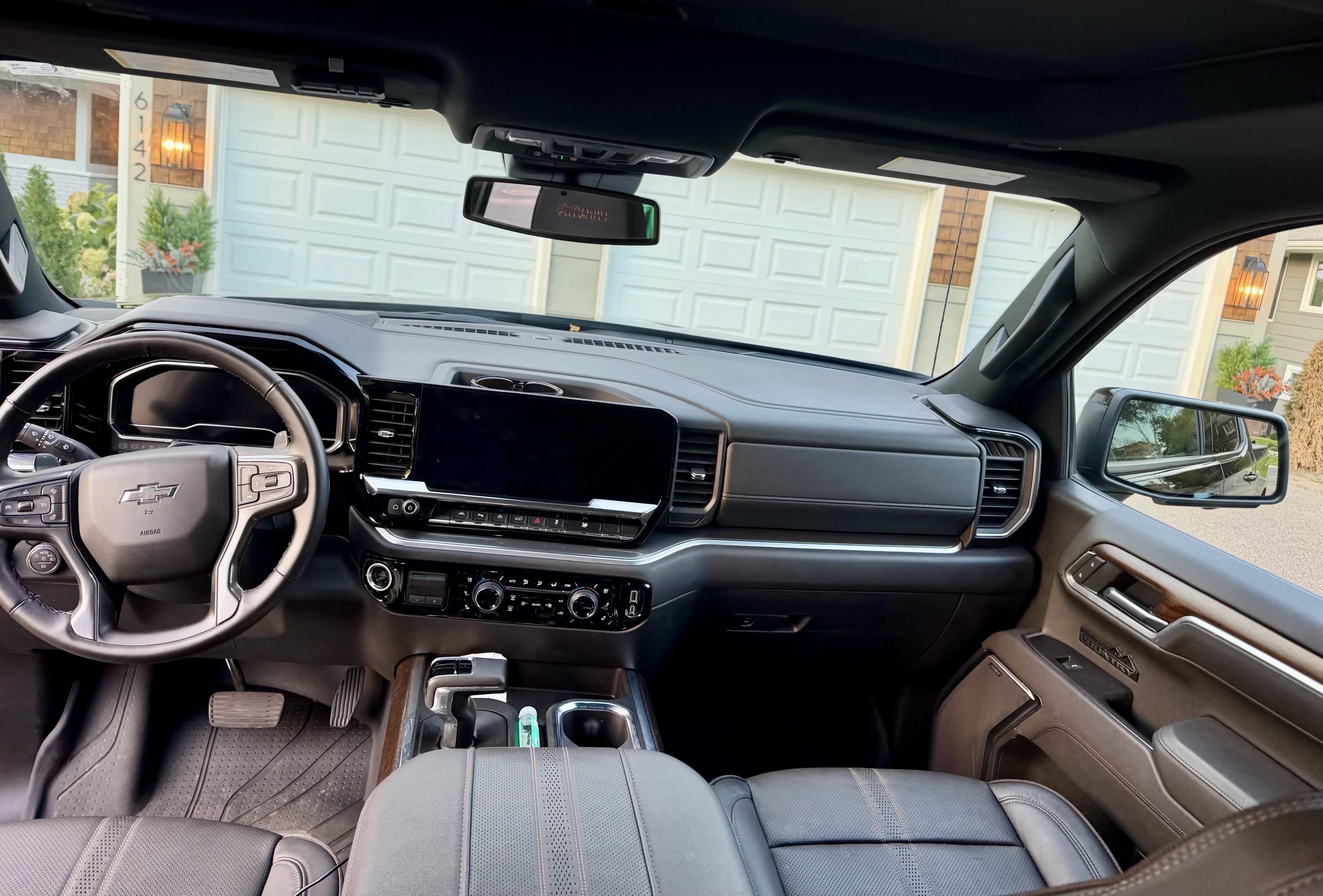 Used 2025 Chevrolet Silverado 1500 High Country w/ Midnight Edition AWD/4WD image 13