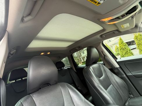 Used 2016 Volvo XC60 T6 image 11