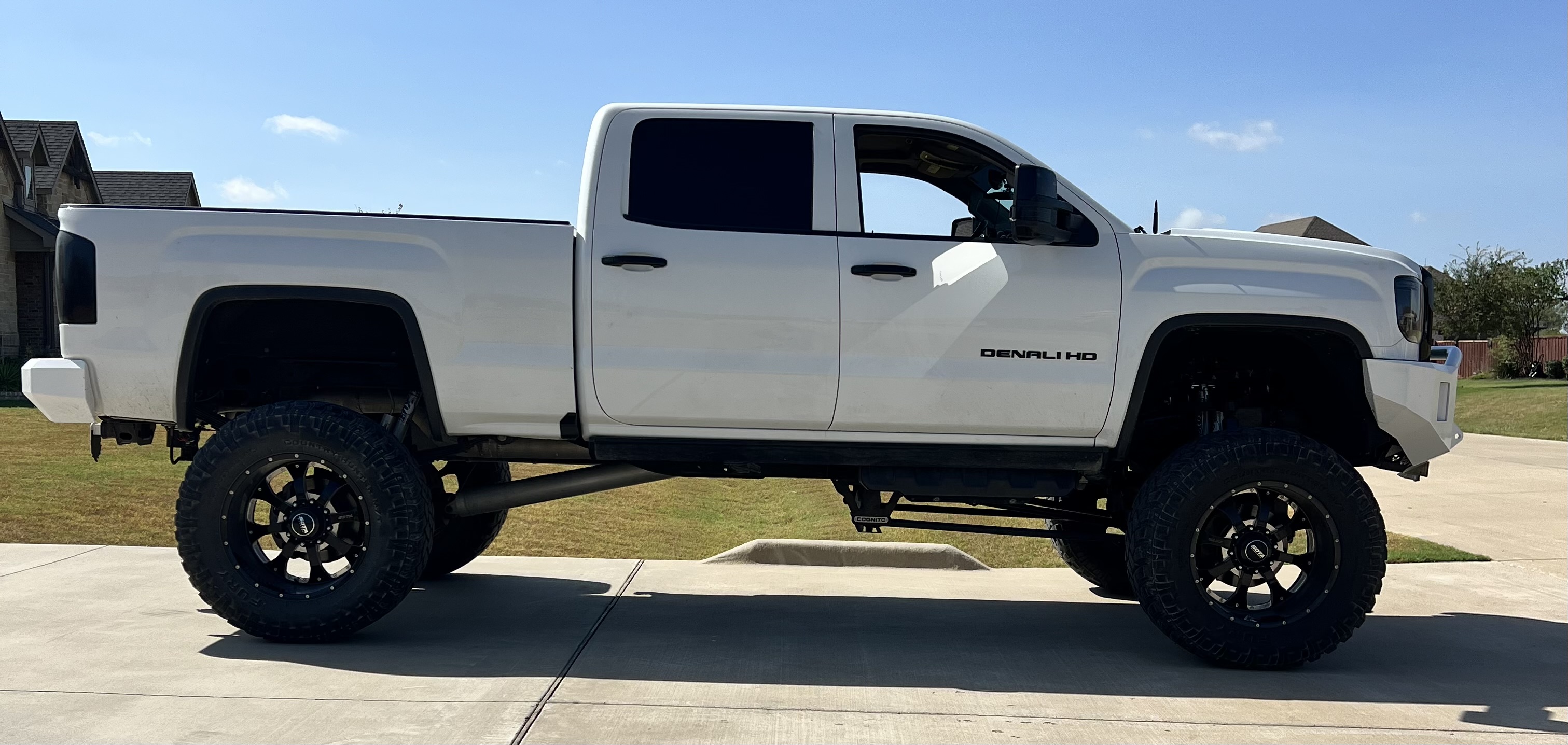 Used 2019 GMC Sierra 2500 Denali w/ Duramax Plus Package AWD/4WD image 4