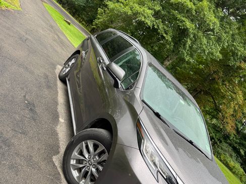 Used 2022 Toyota Sienna LE w/ LE Plus Package AWD/4WD image 6