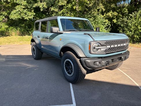 Used 2022 Ford Bronco Badlands w/ Sasquatch Package AWD/4WD image 6