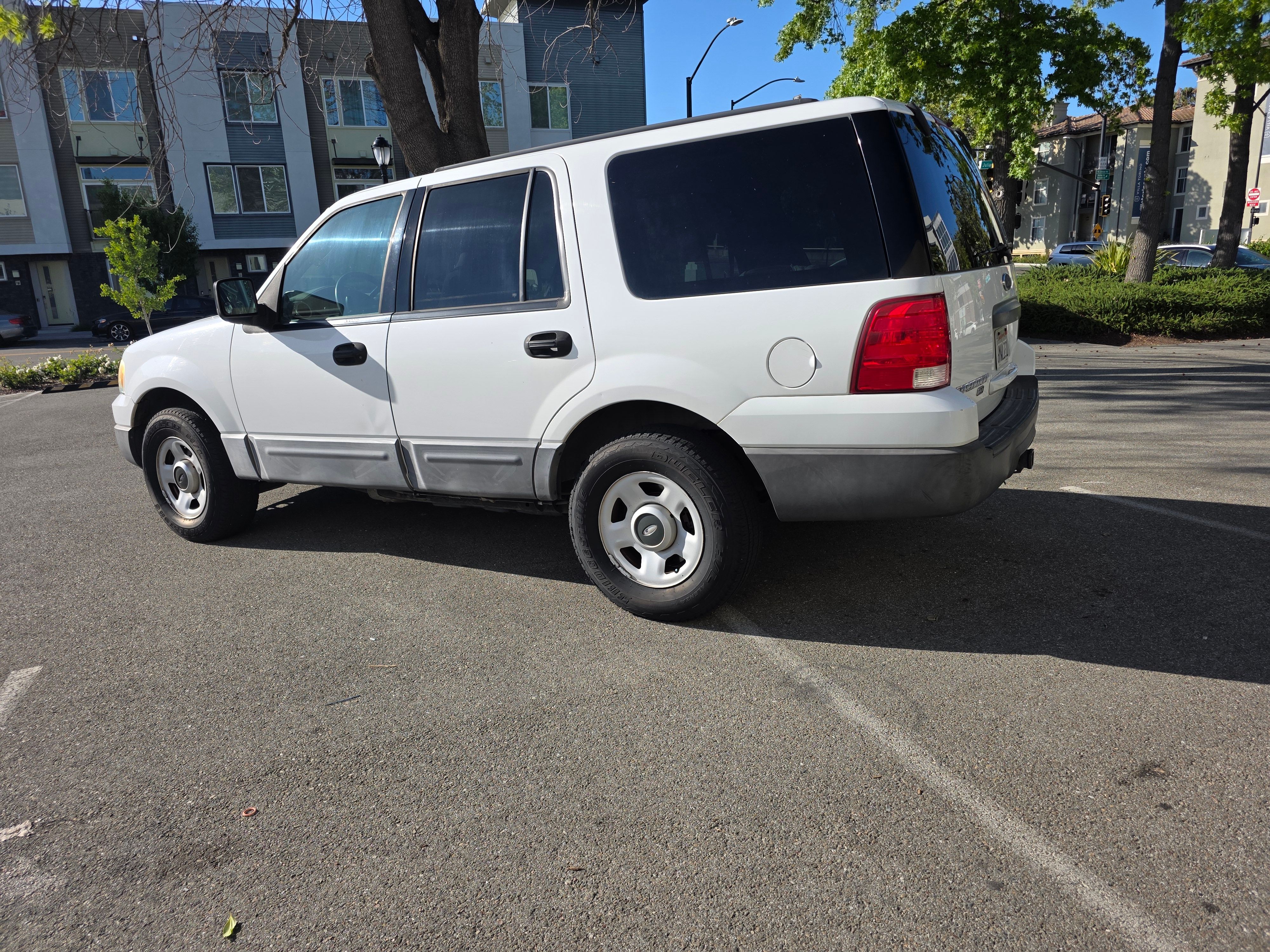 Used 2004 Ford Expedition XLT AWD/4WD image 6